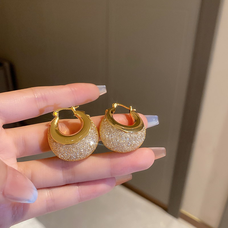 Adornos para las orejas Aura Huggie Elegance