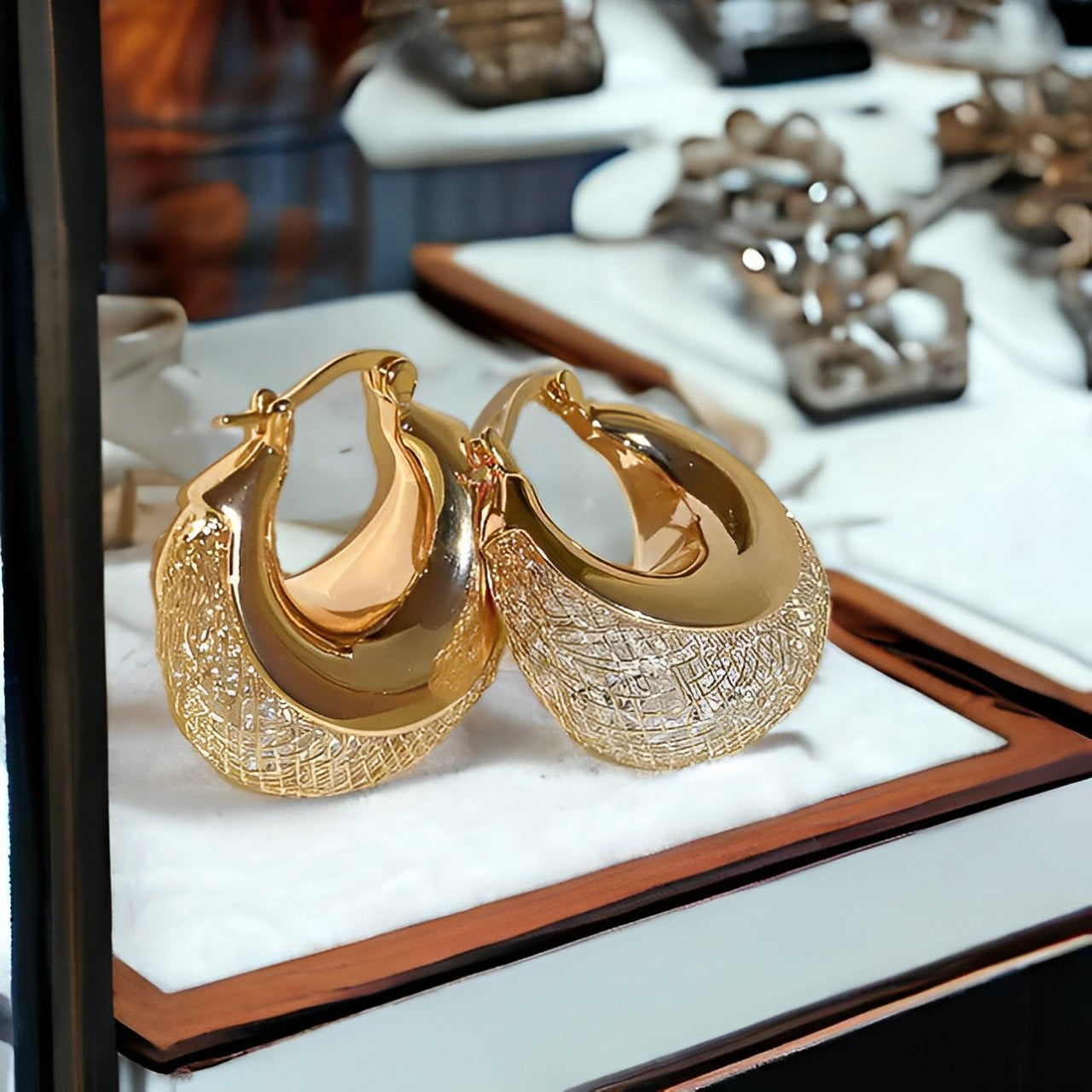 Adornos para las orejas Aura Huggie Elegance